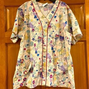 EUC! Women’s Vintage size XL, circus animals button snap scrub top!